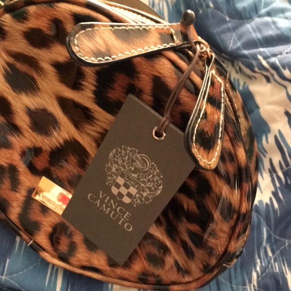 NWT VINCE CAMUTO PATRNT LEOPARD BELT BAG - Picture 8 of 9